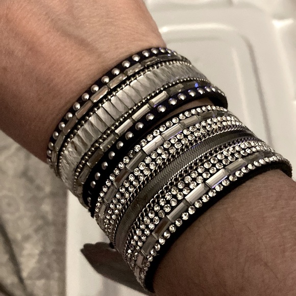Black & Rhinestones Snap Bracelets - Picture 2 of 3